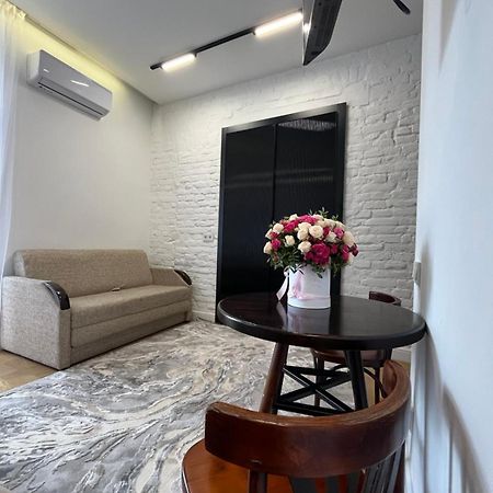 Favorit Apartments 1 Кім Безкоштовна Парковка Центр З Балконом Не Далеко Від Ж Д Вокзалу Звітні Документи 리비프 외부 사진